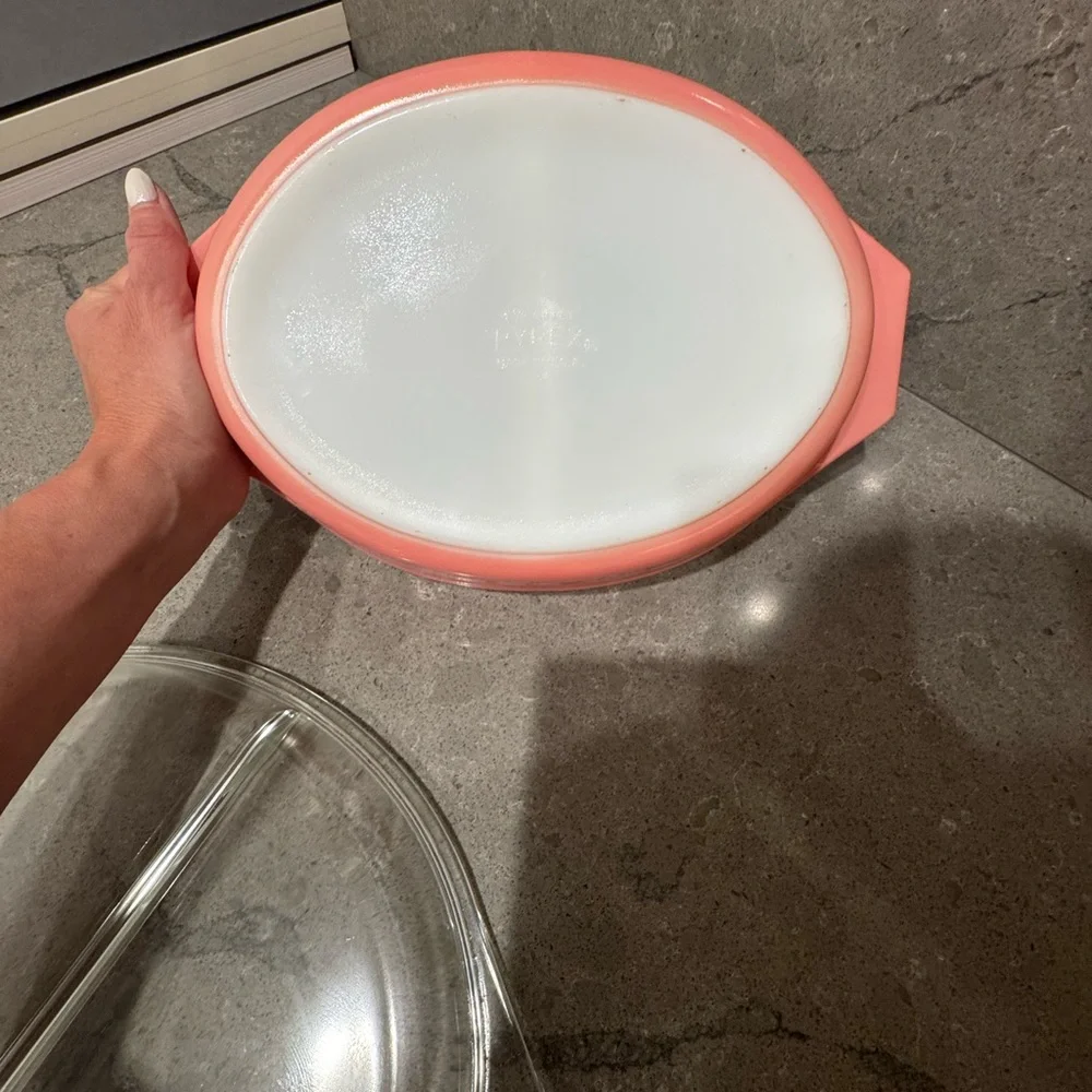 Pyrex Pink Daisy Split Casserole Dish With Lid - Picture 5 of 6